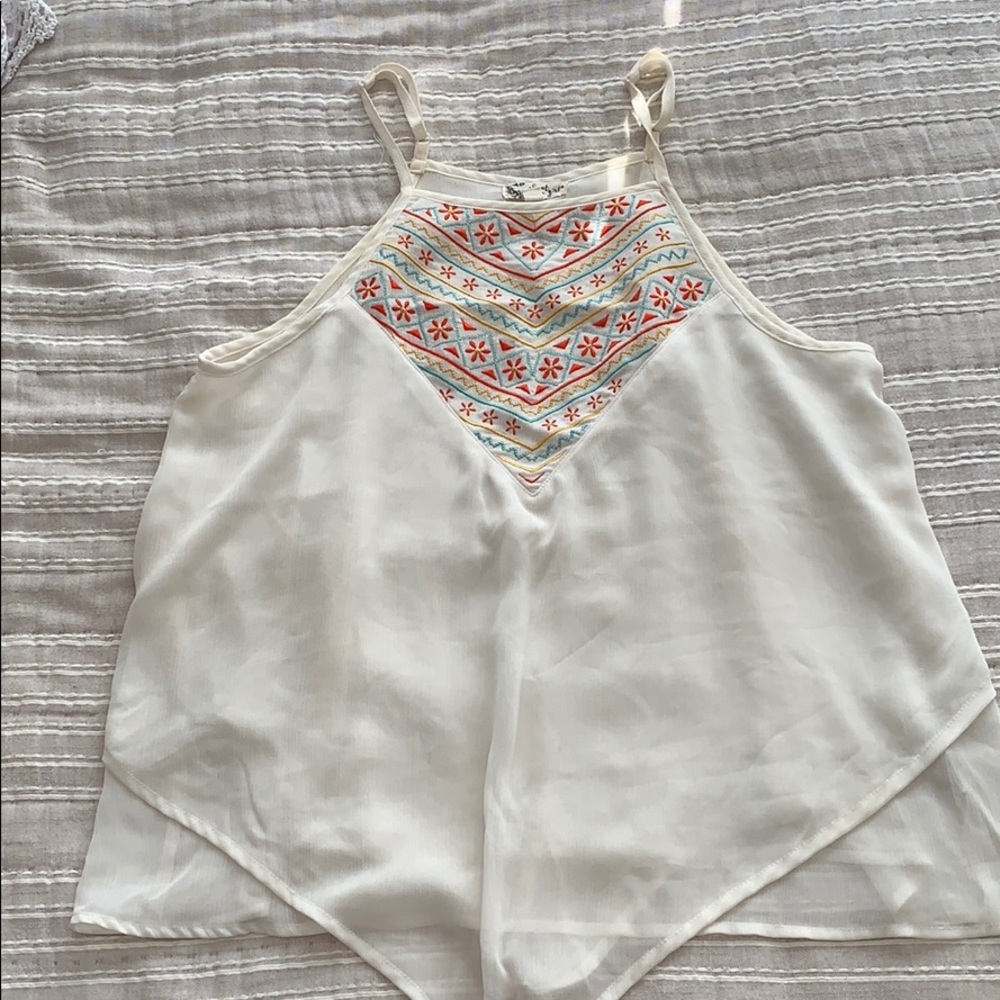 Super cute dainty embroidered top
